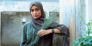 Biarpun Berbalut Hijab, Yuk Buat Rambutmu Fit Luar Dalam!