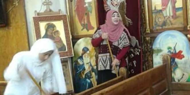 Viral, Aksi Simpatik Guru Berjilbab Ajak Anak Didik Bersihkan Gereja