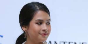 Cara Maudy Ayunda Bikin Foto OOTD Cantik