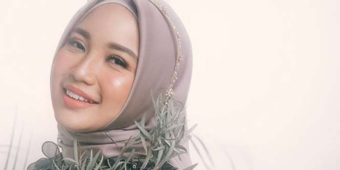 Dukung Suami Nyaleg, Chacha Frederica Rela Lakukan Ini