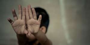 Telat Bersihkan Sekolah, Siswa Ditendang Guru Hingga Lumpuh