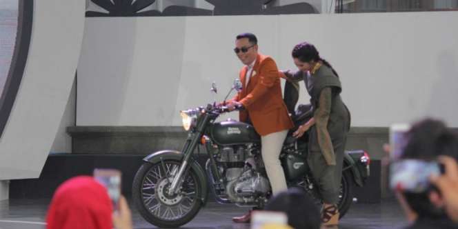 Bonceng Zaenab, Ridwan Kamil Ditegur Si Doel