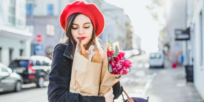 Fashion Item untuk Foto OOTD Bertema Parisian Chic