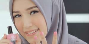 Disindir Tak Pantas Pakai Kutek, Adelia Pasha Bungkam Netizen