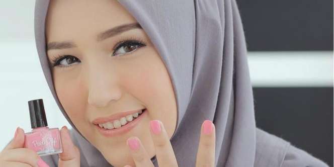 Disindir Tak Pantas Pakai Kutek, Adelia Pasha Bungkam Netizen