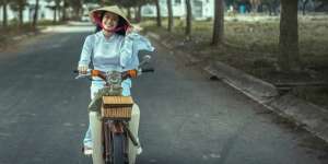 Benarkah Wanita Abai dalam Berkendara?
