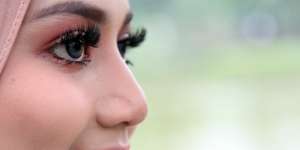 Menebalkan dan Melentikkan Bulu Mata dengan Eyelash Lift