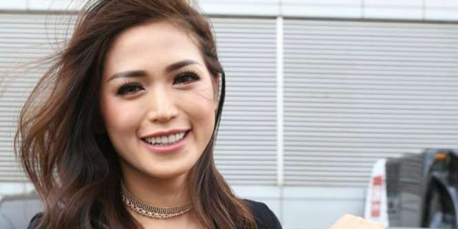 Foto Bareng Jedar-Nia Ramadhani, Pose Dokter Reisa Jadi Sorotan