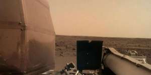 Foto Perdana InSight dari Mars, Memesona Banyak Orang