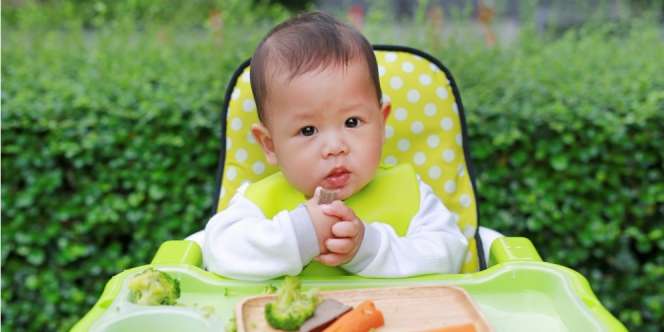  Pertanda Saat Si Kecil Diberi Makan Berlebihan