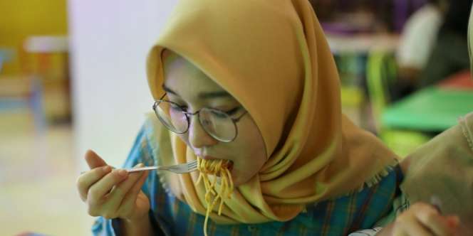 Kebiasaan Mulia Rasulullah SAW Saat Makan