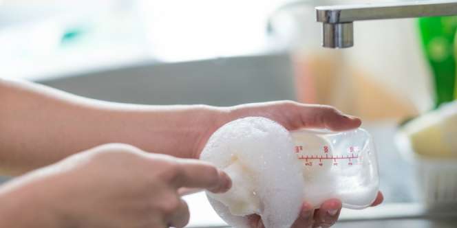 Perhatikan Hal Ini Saat Memilih Pembersih Botol Bayi