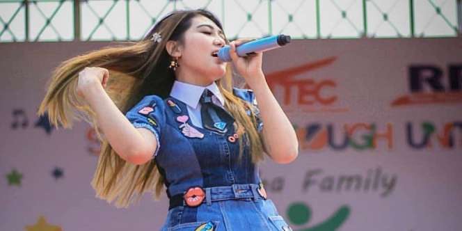 Momen Via Vallen Dilempar Ponsel Usai Sepangung dengan Nella Kharisma