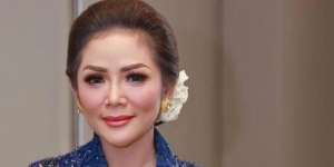 Busana Tersingkap, Kristina Bikin Geger Netizen