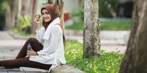 5 Tips Mencukur Bulu Kaki yang Benar dan Aman Bagi Wanita