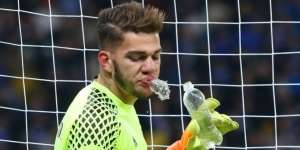 Kenapa Pesepakbola Kerap Muntahkan Air yang Diminum?