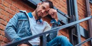 Para Pria Perlu Tahu Tips Tampil Keren dengan 'Double Denim'