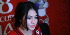Via Vallen Beber Fakta Pelemparan Ponsel Saat Manggung Bareng Nella Kharisma