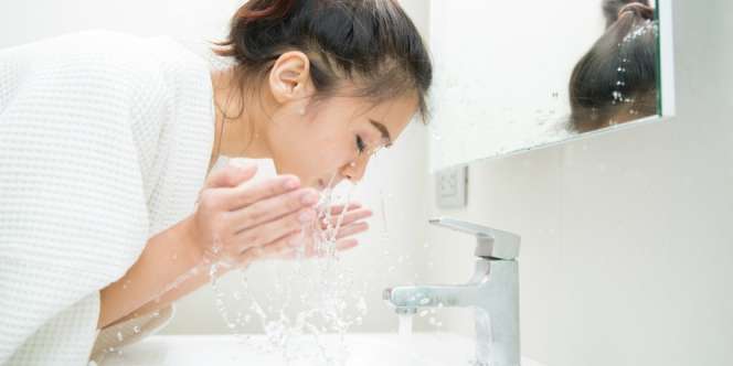 Membersihkan Wajah Ternyata Ada Aturannya, Yakin Sudah Benar?