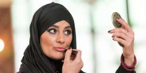 5 Fakta Lip Balm yang Perlu Kamu Tahu