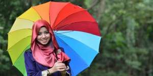 Bebas Kusut, Hindari 4 Perawatan Rambut Ini Selama Musim Hujan