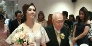 Di Balik Pernikahan Viral Bos Jamu Jago dengan Wanita Cantik