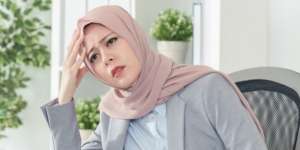 5 Kebiasaan Sepele di Kantor Bisa Buat Kamu Jatuh Sakit