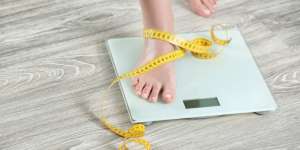 Ternyata Begini Cara Menimbang Berat Badan yang Benar