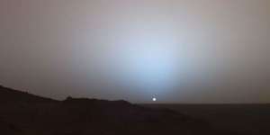 Matahari Tenggelam Terlihat Berwarna Biru di Mars