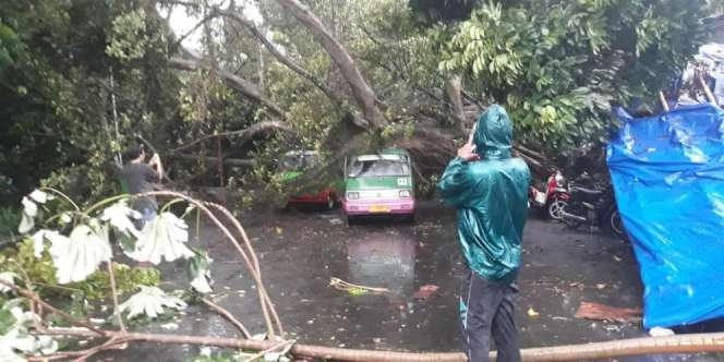 Ratusan Rumah di Bogor Rusak Akibat Puting Beliung