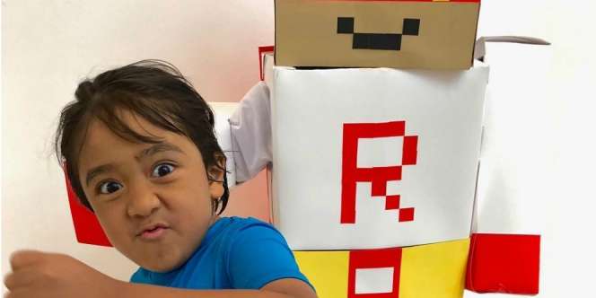 Hobinya Mengulas Mainan, Bocah Ini Jadi YouTuber Terkaya