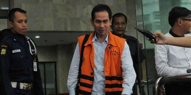 Rekaman CCTV Saat Suami Walikota Airin Menginap di Hotel Bersama Artis