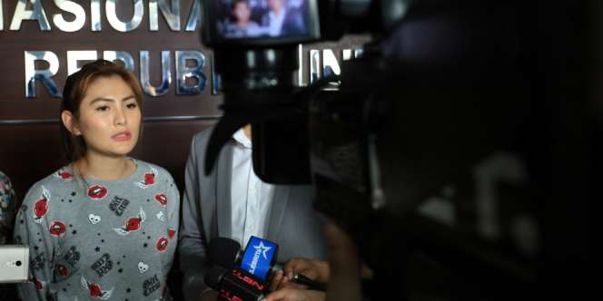 Pengalaman Pahit Angela Lee Saat Dibui: Ngosek WC