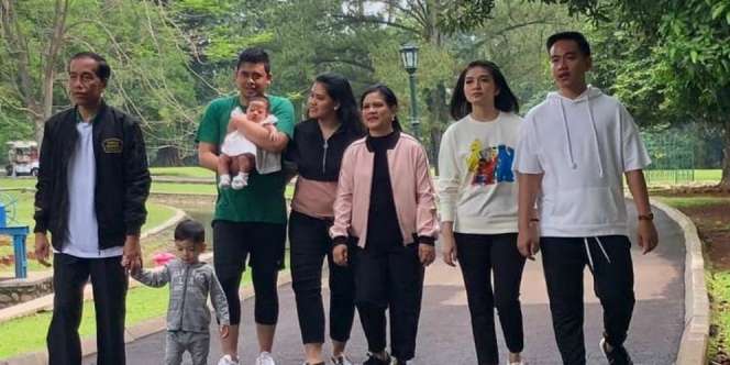 Gaya Dua Cucu Jokowi Saat Diajak Liburan ke Kebun Raya Bogor