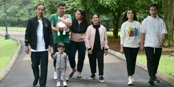 Gaya Jan Ethes Hormat Saat Jokowi Nyanyi Indonesia Raya