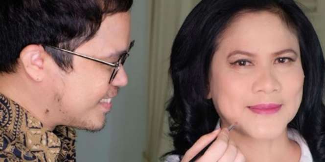 Merias Iriana Jokowi, Tangan MUA Ini Sampai Berkeringat