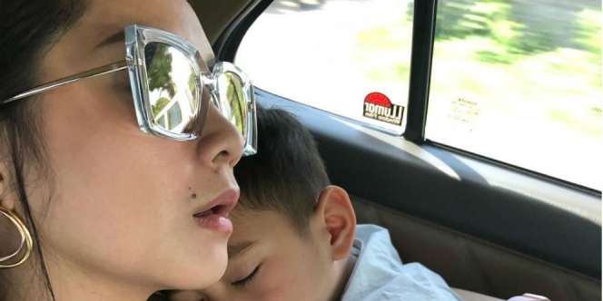 Harga Kacamata yang Dipakai Nagita Slavina Tidur Bikin Netizen Melongo
