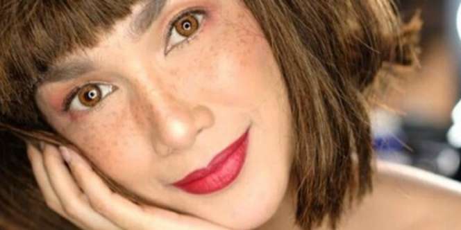 Tampil Berbeda, Ussy Sulistiawaty Mirip Bule