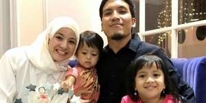 Unggah Foto Sang Bayi, Pose Putra Desta-Natasha Rizky Jadi Sorotan