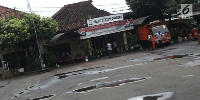 Dua Polisi Terluka Akibat Pembakaran Mapolsek Ciracas