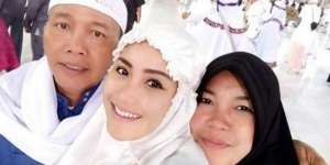Ayu Ting Ting Diberi Doa Khusus dari Ibunda Ustaz Arifin Ilham, Apa?