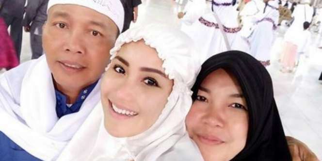 Ayu Ting Ting Diberi Doa Khusus dari Ibunda Ustaz Arifin Ilham, Apa?