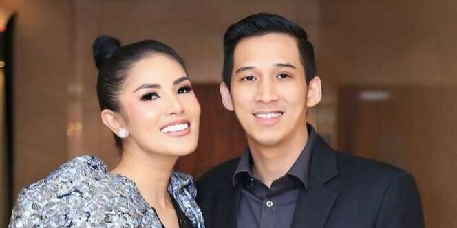 So Romantic, Suami Nindy Ayunda Kerap Pulas Toner ke Wajah Istri