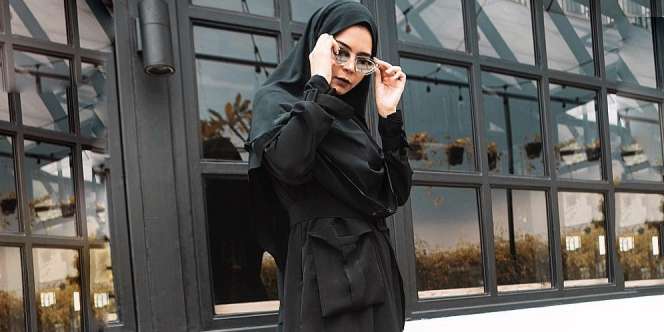 Inspirasi Gaya Streetstyle dengan Busana Syar'i
