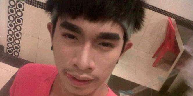 Wajah Penjual Sepatu Ini Mirip Minho SHINee Usai 30 Kali Oplas Wajah