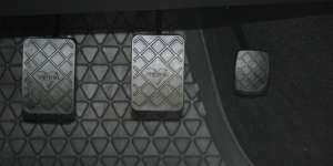 Kopling Mobil Cepat Rusak? Kebiasaan Salah Ini Sering Dilakukan