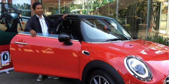 Senyum Driver Ojol Dedi Heriyadi Saat Jajal Mini Cooper