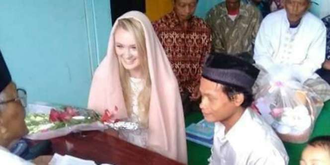 Curhat Bahagia Bule Cantik Nikah dengan Mas Darsono Asal Magelang