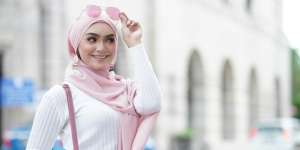 Cuma 15 Menit untuk Merias Wajah dengan 5 Langkah Ini