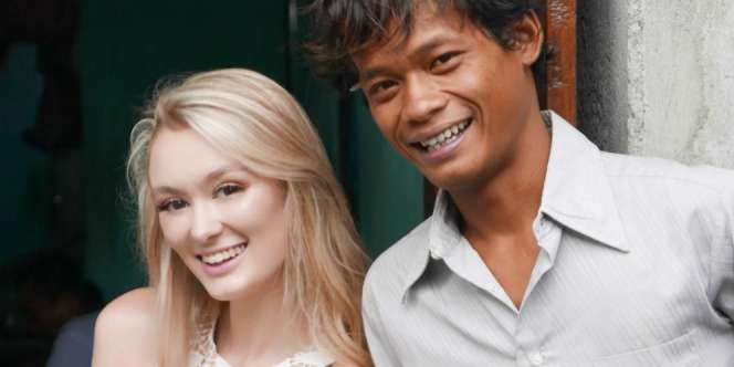 Foto-Foto Romantis Mas Darsono dan Istri Bulenya yang Cantik